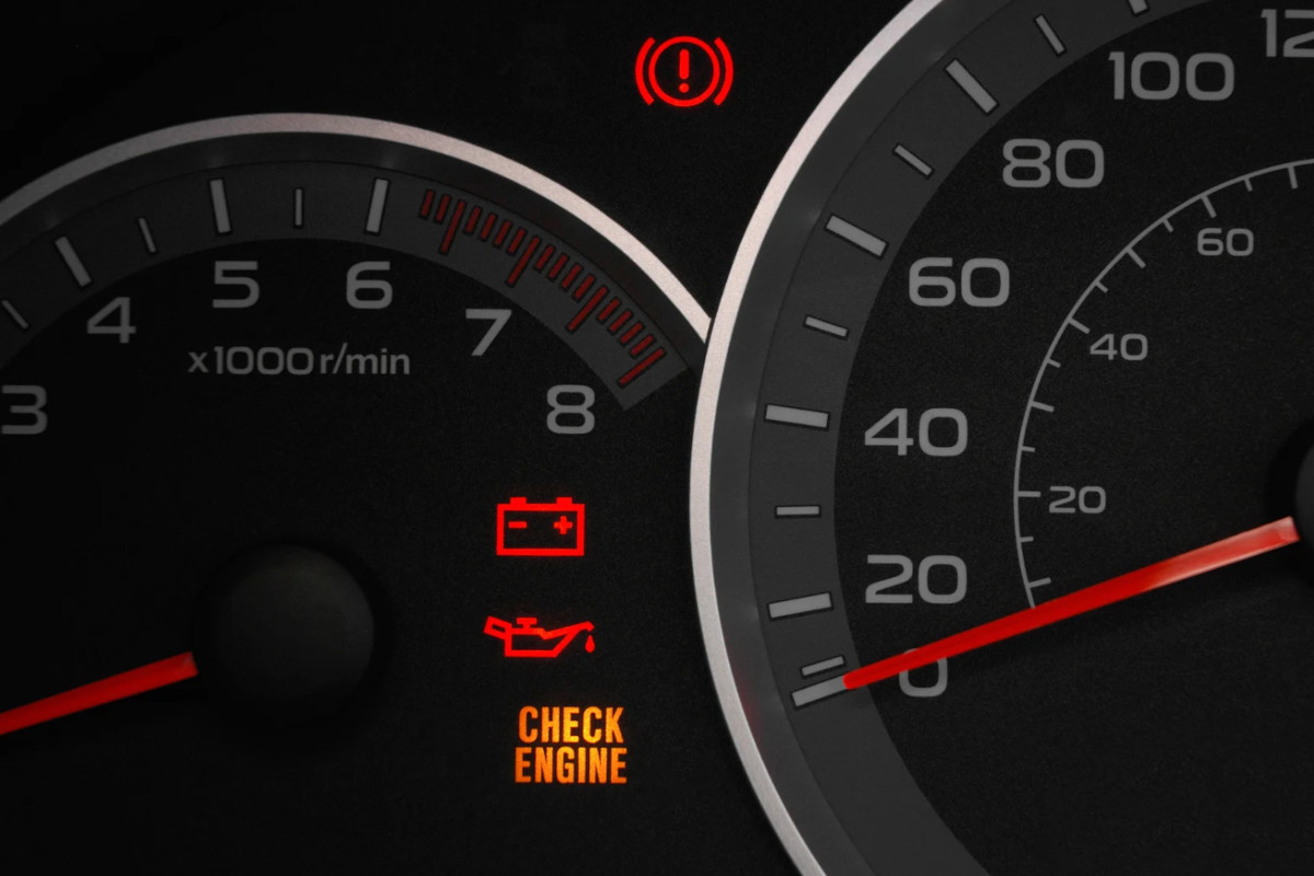 The Engine Light is On! 🚦 5 Most Common Reasons (and When to Panic)